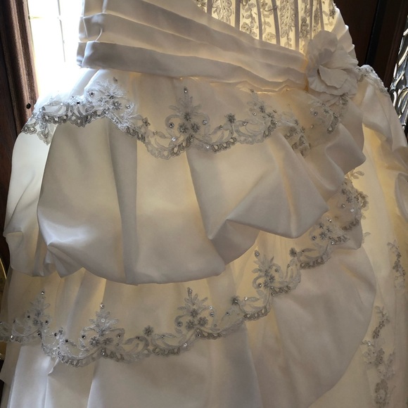 Wedding dress - Picture 6 of 16